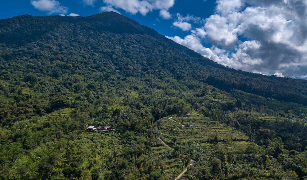 Eksplorasi Keindahan Gunung Adeng, Dataran Tinggi Dengan Karakteristik ...