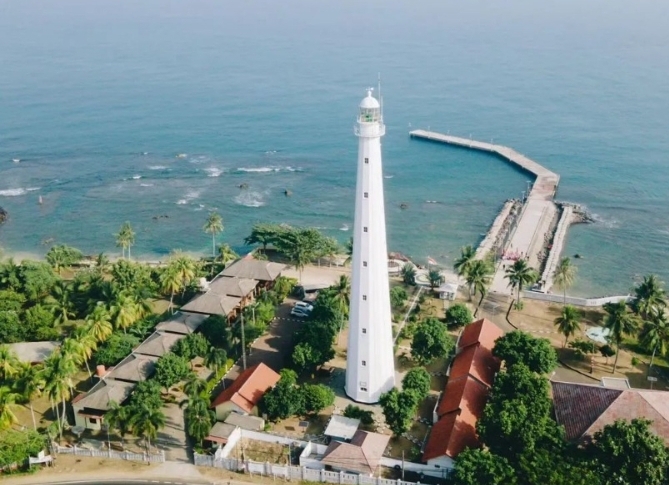 Pesona Anyer Punya Cerita, Wisata Pantai Bikin Betah