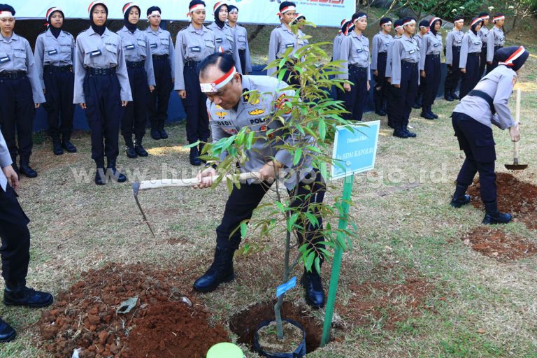 Lestarikan Negeri, Polri Tanam Satu Juta Pohon Serentak di Nusantara