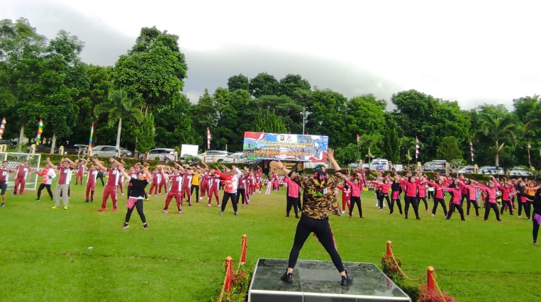 Penuh Keakraban, TNI Polri Olahraga Bareng Peringati HUT ke 77 Bhayangkara