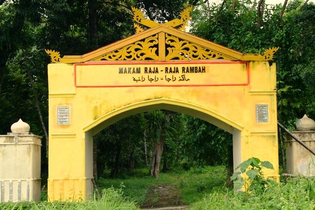 Sejarah dan Makna Makam Raja-Raja Rambah: Warisan Budaya Melayu di ...
