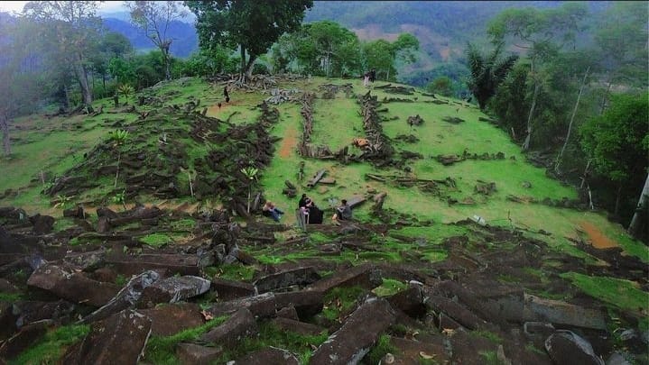 Menggali Rahasia Situs Gunung Padang, Kisah Seram di Balik Punden Berundak