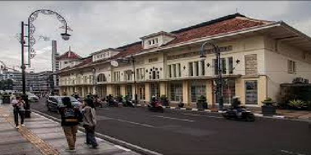 Menyusuri Jalan Braga: Napak Tilas Sejarah Bandung dari Masa Kolonial Hingga Modern