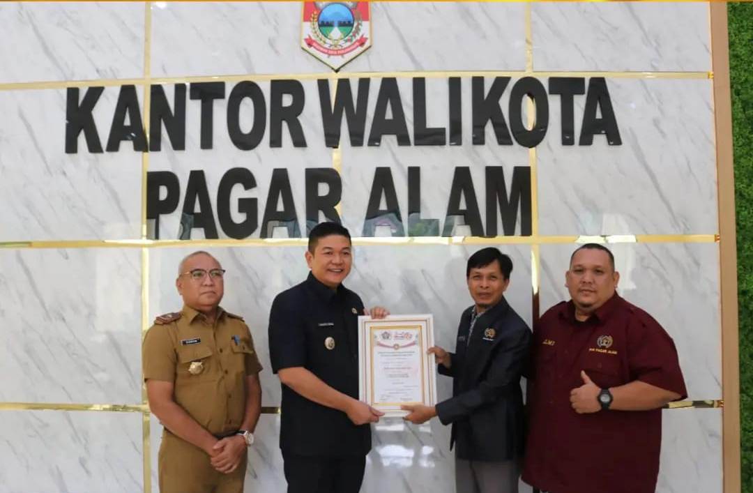 Penghargaan 'Sahabat PWI', Komitmen Pj Walikota Pagar Alam untuk Kebebasan Pers!