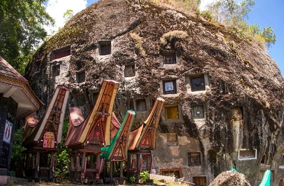 Nabung Yuk Buat Healing ke Toraja! Inilah Keindahan Wisata yang di Tawarkan Kete Kesu di Toraja