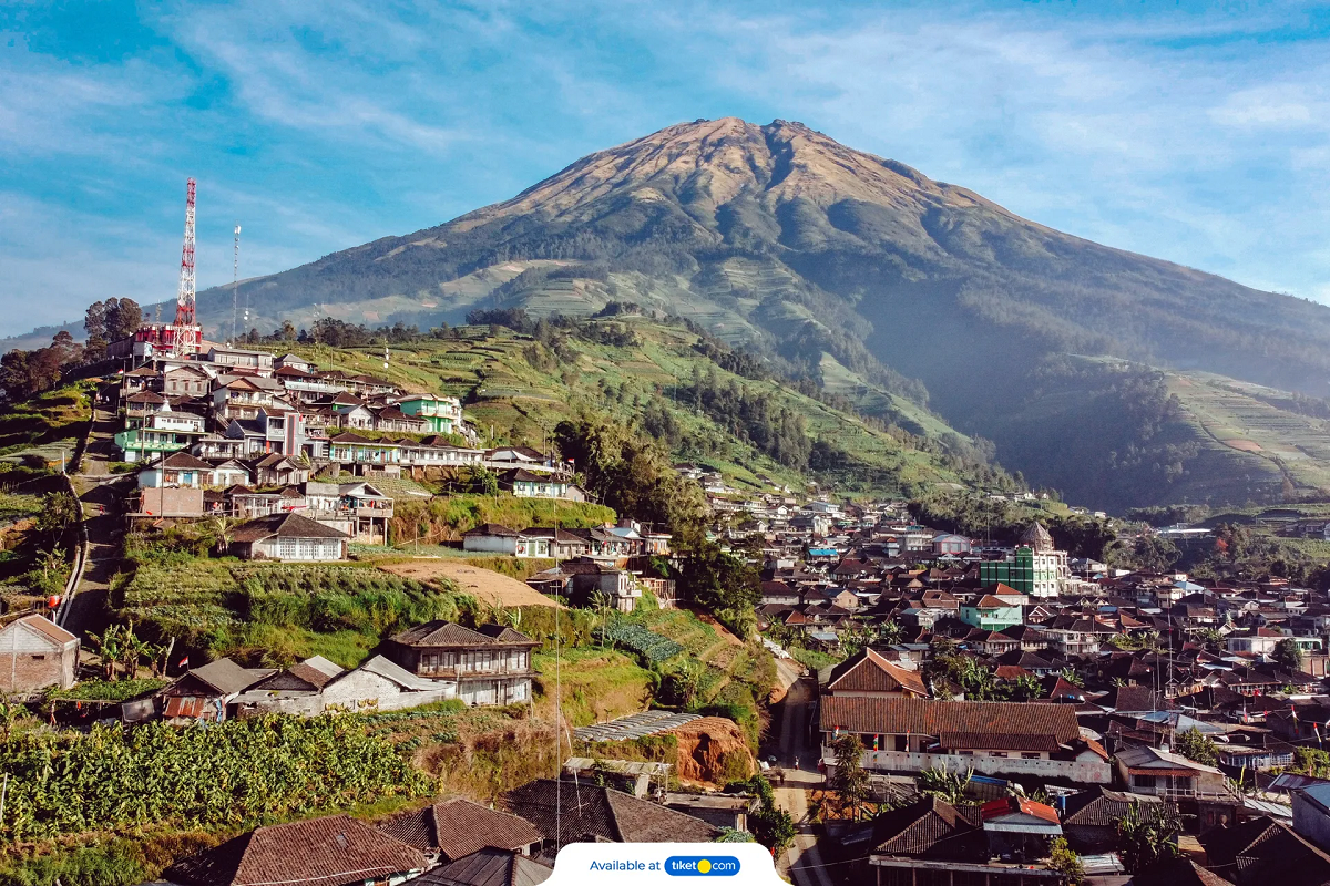 Gunung Sumbing, Jejak Berkumpulnya Para Wali dan Kisah Pesugihan yang Tersembunyi
