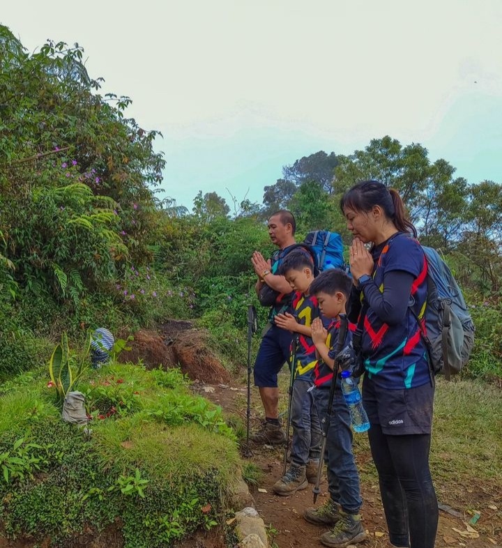 Dikenal Angker! Gunung Salak Mempunyai 4 Makam Tokoh Terkenal, Apakah Sering Didatangi Peziarah? 