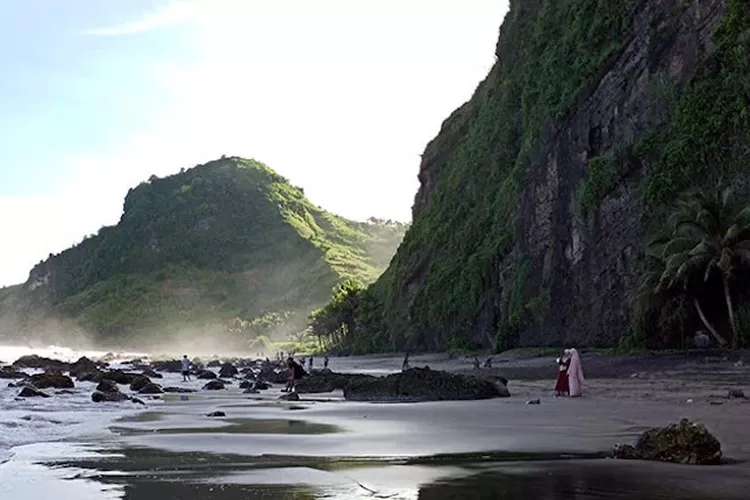 Bikin Liburan Jadi Berwarna! Inilah 7 Pantai di Kebumen yang Jadi Wisata Favorit untuk Berlibur Akhir Pekan!