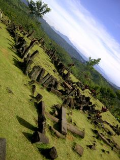 Ditemukan 3 Ton Logam Mulia Hingga Pasir Penghisap Gempa di Lokasi Gunung Padang