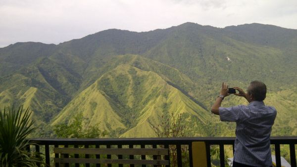 Punya Keindahan yang Memukau, Inilah Pesona Gunung Nona di Enrekang yang Jadi Tujuan Berlibur!