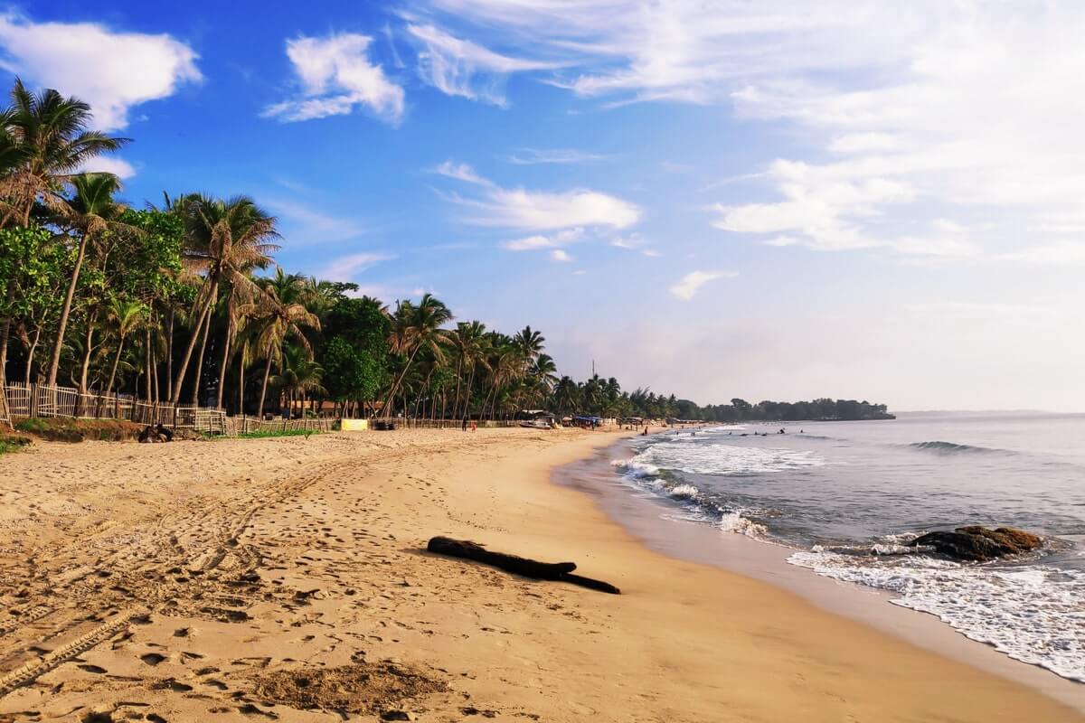 Wisata Pantai Anyer yang Gak Kalah Cantiknya, Sajikan Panorama yang Menakjubkan!