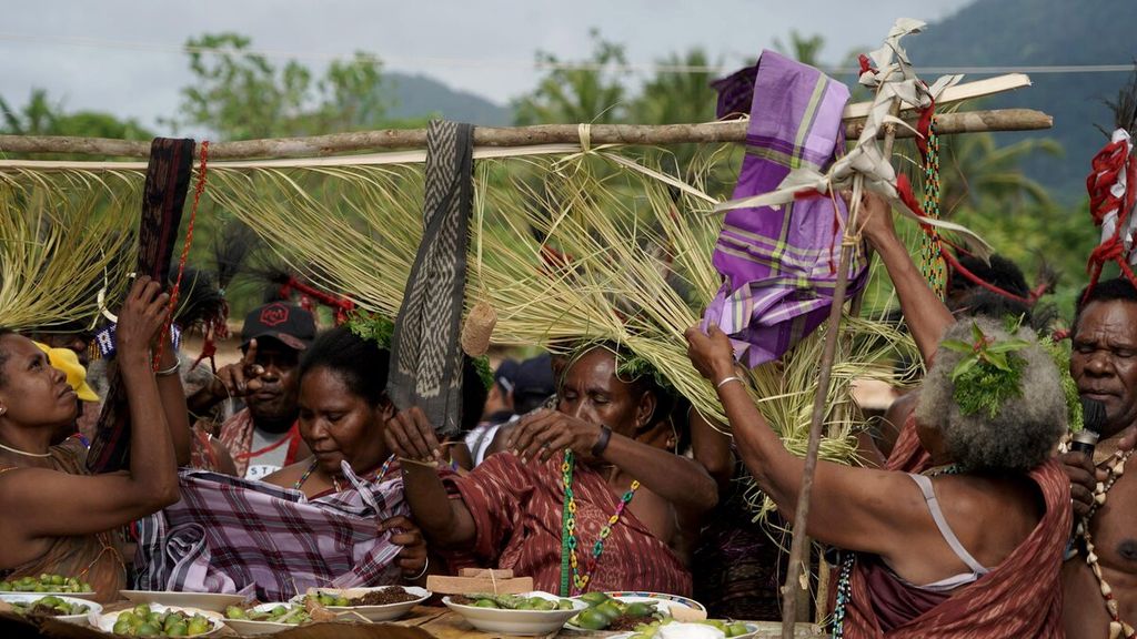 Jaga Kelestarian Adat dan Budaya, Inilah Keunikan Upacara Adat yang Tetap Dilestarikan Suku Maluku 