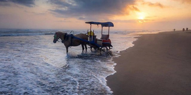 Tak Hanya Rekreasi, 4 Pantai Ini Jadi Tempat Ritual Cari Jodoh Hingga Pesugihan?