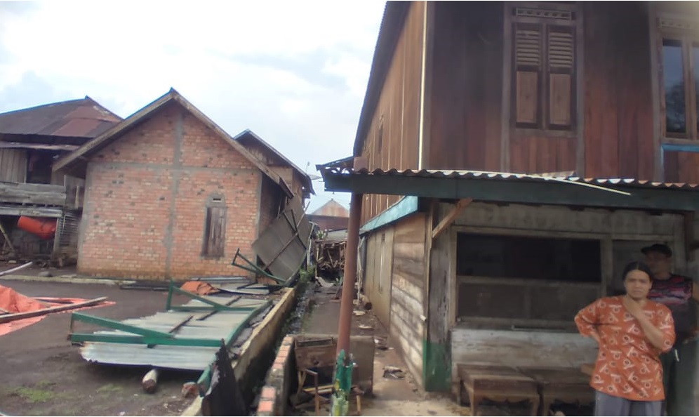 Puting Beliung Rusak Rumah Warga di Dusun Rempasai