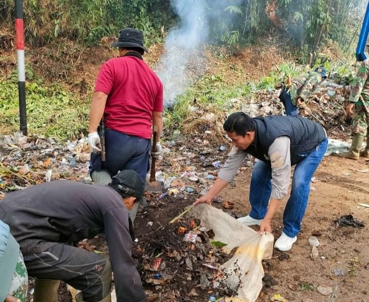 Dua Lurah di Dempo Utara Gotong Royong di Perbatasan Wilayah