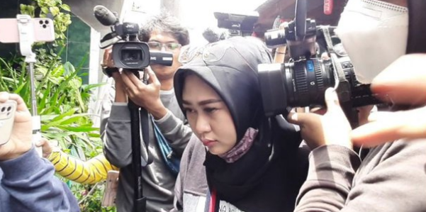 Gedor Rumah Daus Mini Sambil Menangis Mohon Ketemu Anak, Shelvie Hana Dicueki