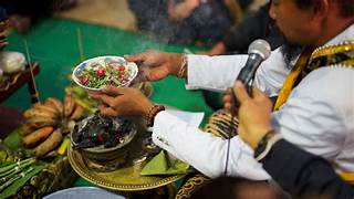 Super Nyeleneh Namun Unik! Inilah Tradisi Ritual 5 Suku Indonesia Yang Dianggap Tak Masuk Akal! Ini Tradisinya