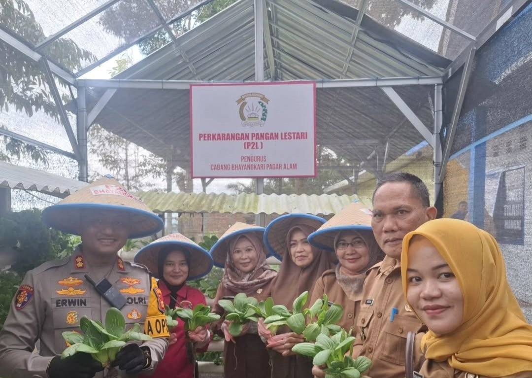 Dukung Ketahanan Pangan Berkelanjutan, Bhayangkari Gaungkan Perkarangan Pangan Lesrari
