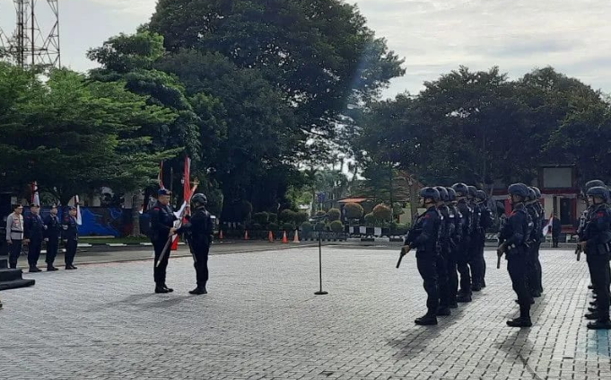 Polri Lepas Keberangkatan Kontingen Brimob Ikuti Lomba UAE SWAT Challenge Ke-4 Tahun 2023 di Dubai