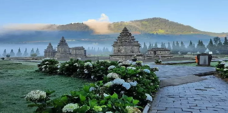 Berkisah dari Batu dan Arsitektur, Inilah Keajaiban Candi Dieng di Tengah Alam Jawa Tengah