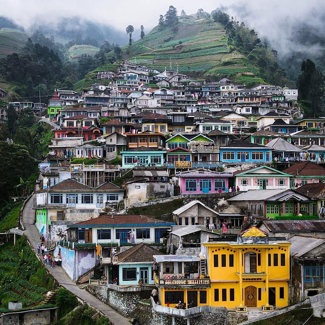 Tempat Wisata Sejuk Dengan Pemandangan Alam Memukau Ada di Nepal Van Java, Cek Lengkapnya Disini!