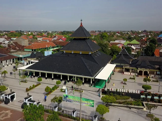 Masjid Agung Demak, Destinasi Wisata Religius yang Menyimpan Sejarah dan Kisah Para Walisongo