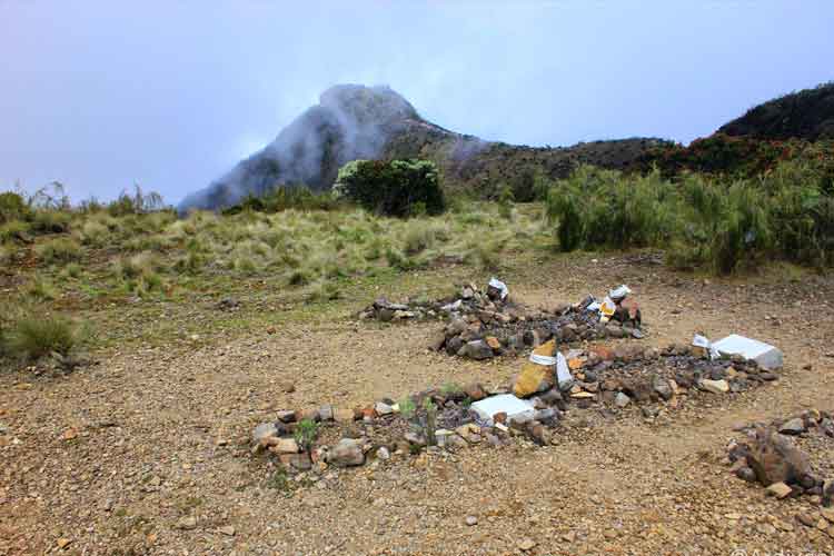 Makam Keramat yang Ada di Gunung Salak, Ternyata Ini Sosoknya!