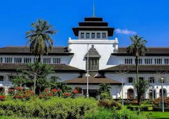 Mengungkap Fakta Menarik di Balik Keindahan Gedung Sate, Perpaduan Arsitektur Klasik Eropa dan Tradisional