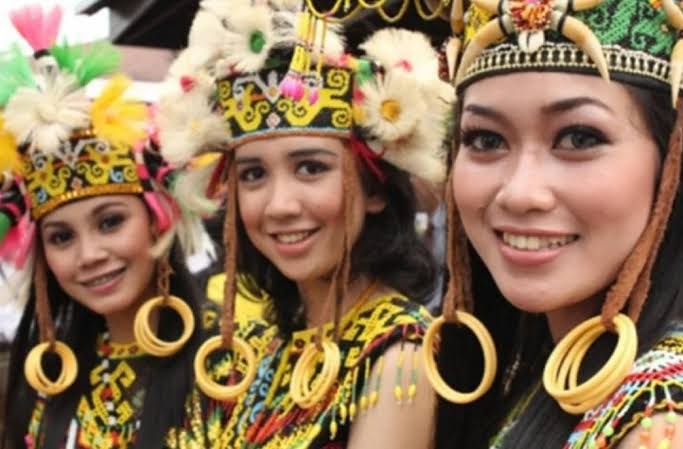 Ini 7 Pakaian Tradisional Suku Kalimantan, Salahsatunya Pakaian Adat Banjar