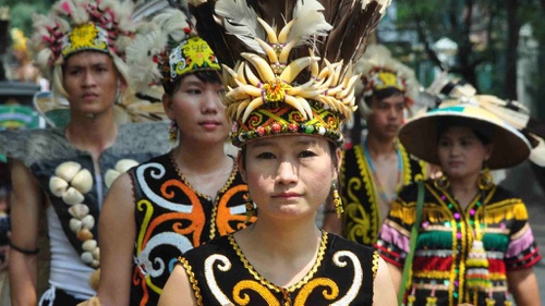 Tradisi Nyeleneh Suku Indonesia yang Malam Pertamanya Bikin Melongo!