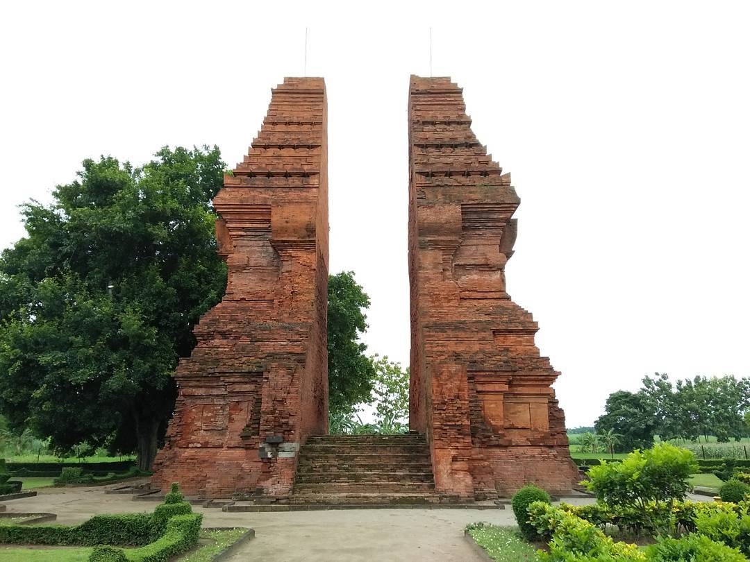 Bikin Ngeri! Inilah Kisah Mistis pada Pintu Gerbang Milik Kerajaan Majapahit 