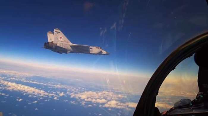 Cegat Pesawat Intai, Rusia Kerahkan MiG-31 Foxhound Berptroli di Ketinggian Stratosfer