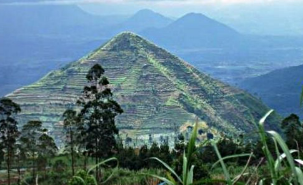 Pernah di Tawar Seharga Rp.12 T Untuk Objek Penelitian, Ternyata Ini Situs Berharga Gunung Padang!