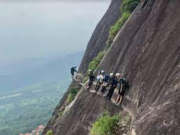 Gunung Parang Purwakarta, Pendakian Panjat Tebing dengan Pemandangan Luar Biasa