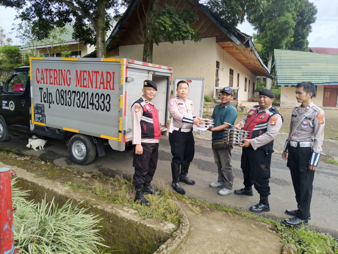 Polres Pagaralam Kawal Pembagian Makanan Bergizi Gratis untuk Anak-anak TK Tunas Karya Gunung Dempo
