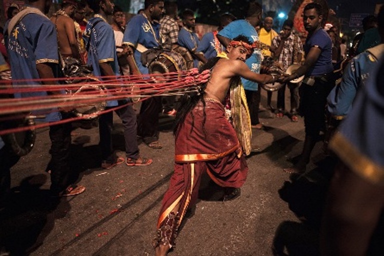 Menyingkap Misteri Okipa: Ritual Menyakitkan yang Mirip Bunuh Diri!?