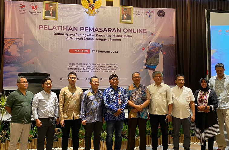 Bangkitkan Ekonomi, Kemenparekraf Gelar Pelatihan Pemasaran Online