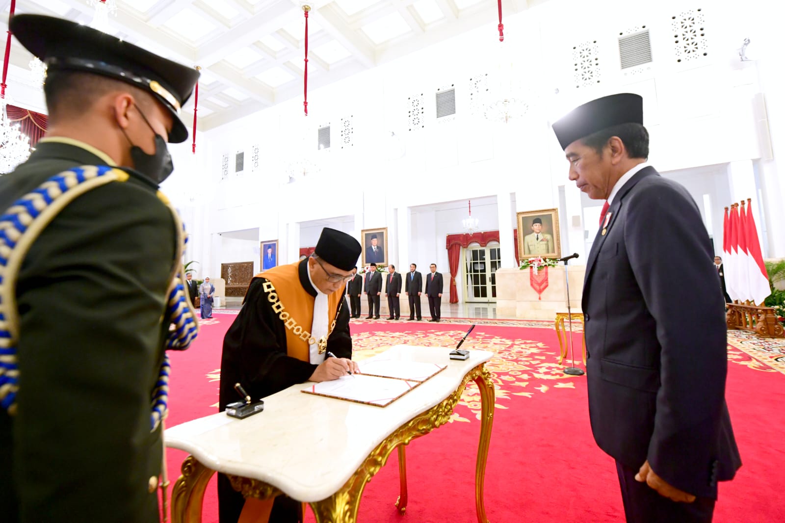 Presiden Saksikan Pengucapan Sumpah Sunarto sebagai Wakil Ketua MA Bidang Yudisial