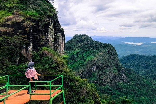 Mengungkap Sejarah Gunung Lanang: Antara Mitos dan Fakta