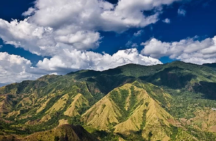 Gunung Nona Enrekang, Pesona Alam yang Memukau di Sulawesi Selatan