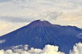 Ternyata Ini Ramalan Raja Tentang Gunung Slamet Yang Menghantui Masyarakat Jawa Tengah! Ini Nama Rajanya