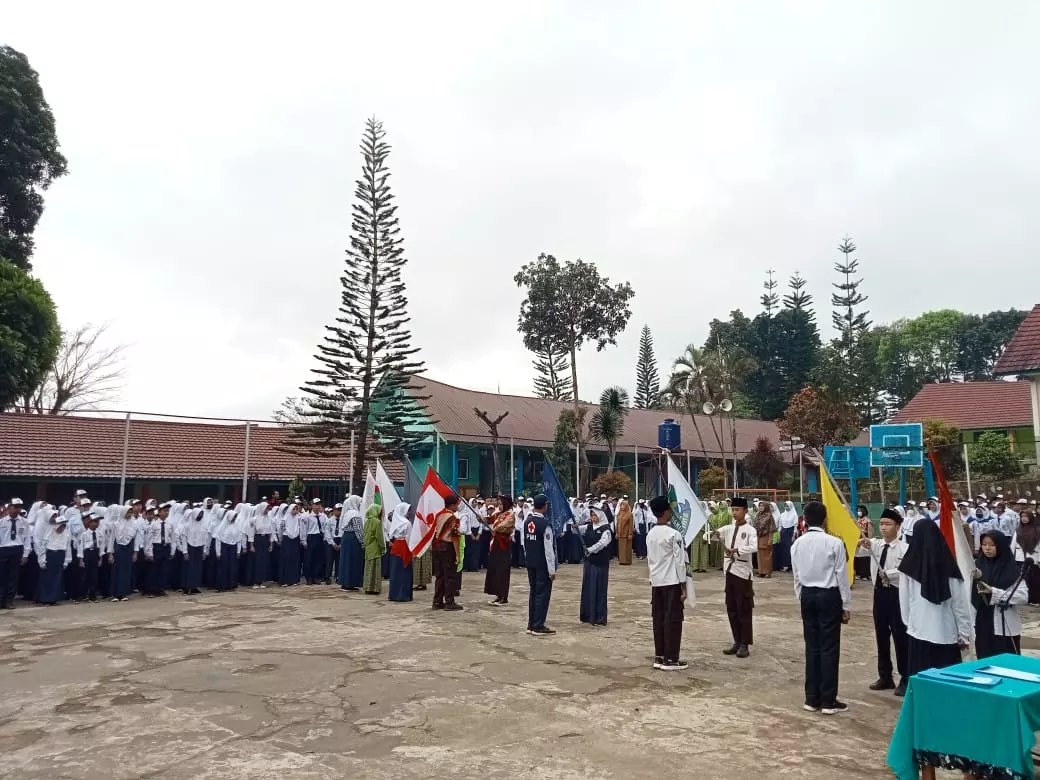 Pelantikan Pengurus OSIS dan Seluruh Ekskul SMP N 2 Sukses