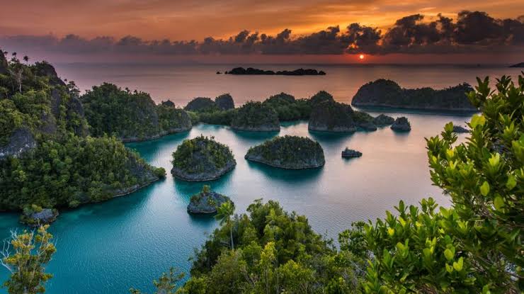 Ini Dia 5 Pulau Tercantik Harus Banget Kamu Kunjungi, Salah Satunya Ada Pulau Seram Loh