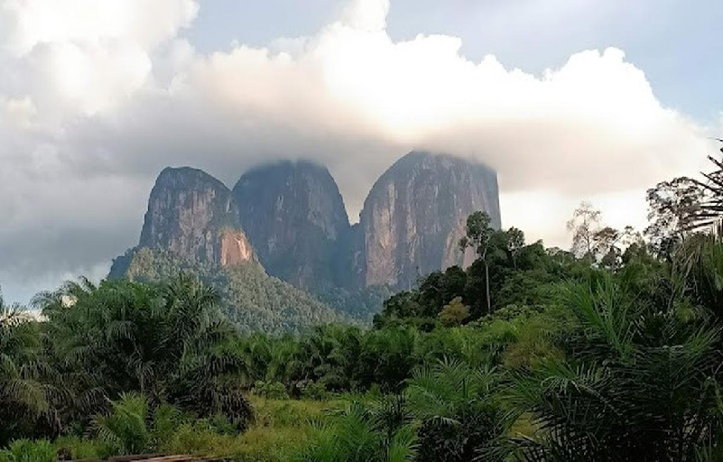 Menyingkap Sejarah dan Misteri Gunung Batu di Pedalaman Kalimantan