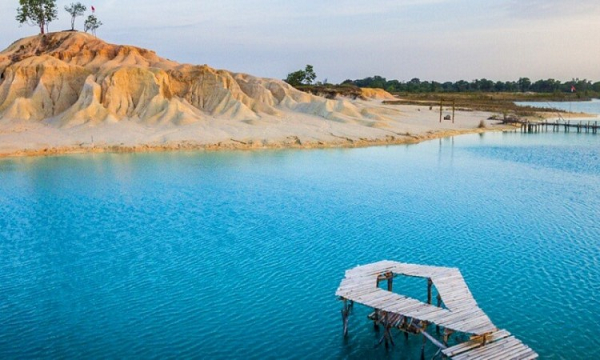 Ingin Liburan Berbeda? Kenapa Gurun Pasir Telaga Biru di Bintan Bisa Jadi Pilihan Terbaik!