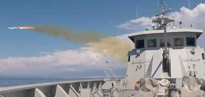 TNI AL Tembakkan Rudal Anti Kapal dan Torpedo, Targetnya Sejauh 64 Km