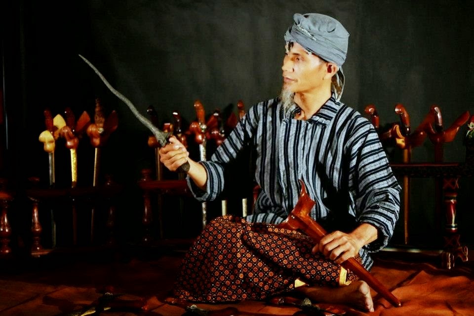 Gak Habis Fikir! Ternyata Tradisi Ini Masih Dijalankan Oleh Suku-suku di Indonesia