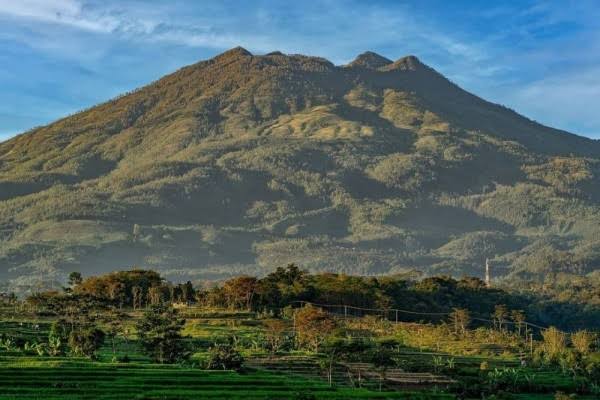 Ini Misteri Kutukan Prabu Brawijaya V Ke Gunung Lawu, Simak Ini Penjelasanya