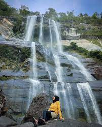 Mempesona! Begini Keindahan Air Terjun Terinting di Kalimantan Barat yang Punya Air yang Menyegarkan