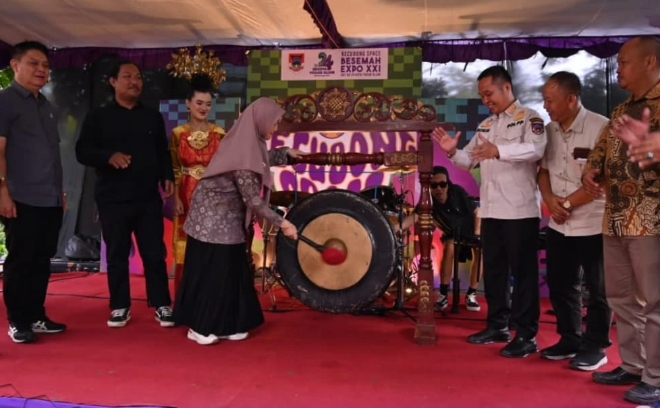 Dorong Pertumbuhan Ekonomi, Wawako Buka Bazar Besemah Expo ke-XXI 